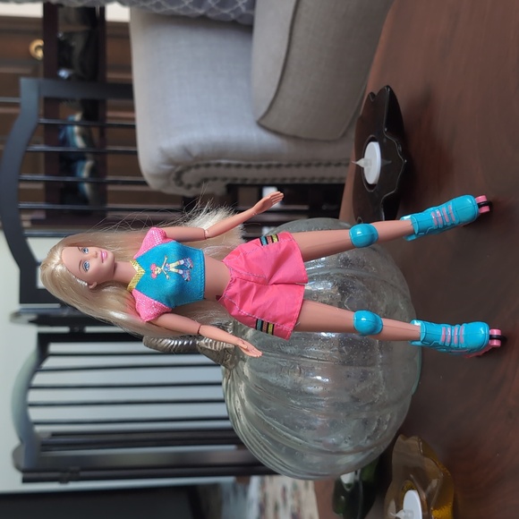 1999 Cool Skating Barbie - Picture 5 of 8